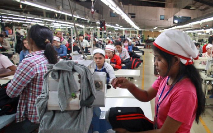 Las trabajadoras de la confección sufren «desproporcionadamente» despidos y discriminación