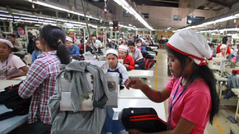 Las trabajadoras de la confección sufren «desproporcionadamente» despidos y discriminación