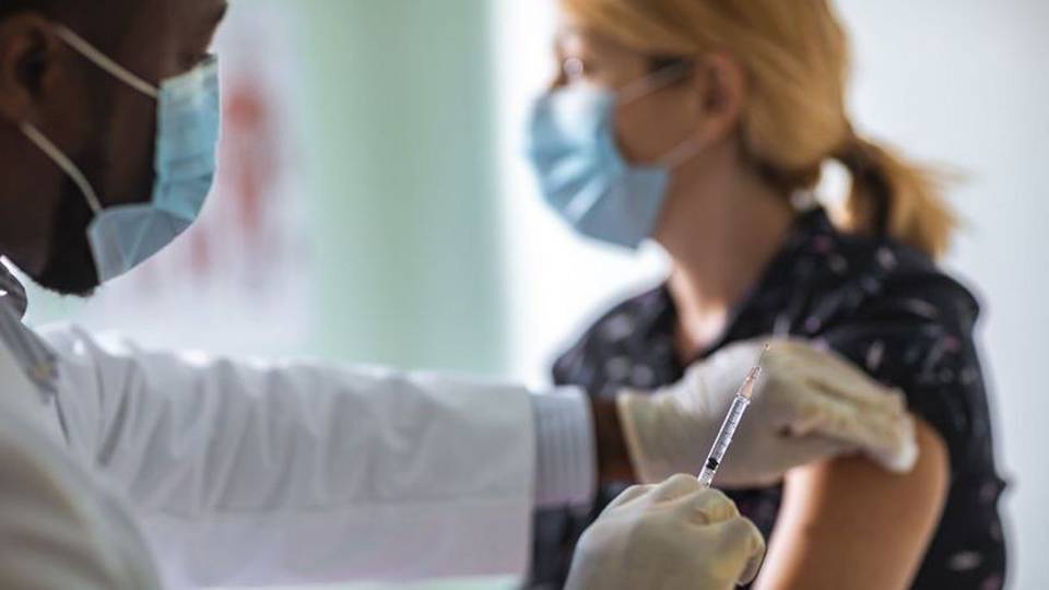Se necesitan 62.000 trabajadores sanitarios para hacer frente a la campaña de vacunación