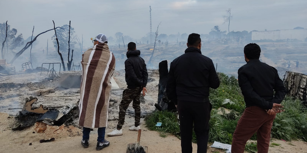 Las llamas dejan sin hogar a cientos de trabajadores migrantes de Huelva