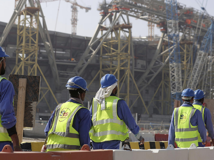 Catar no investiga las muertes de los obreros que construyen los estadios del Mundial de Fútbol