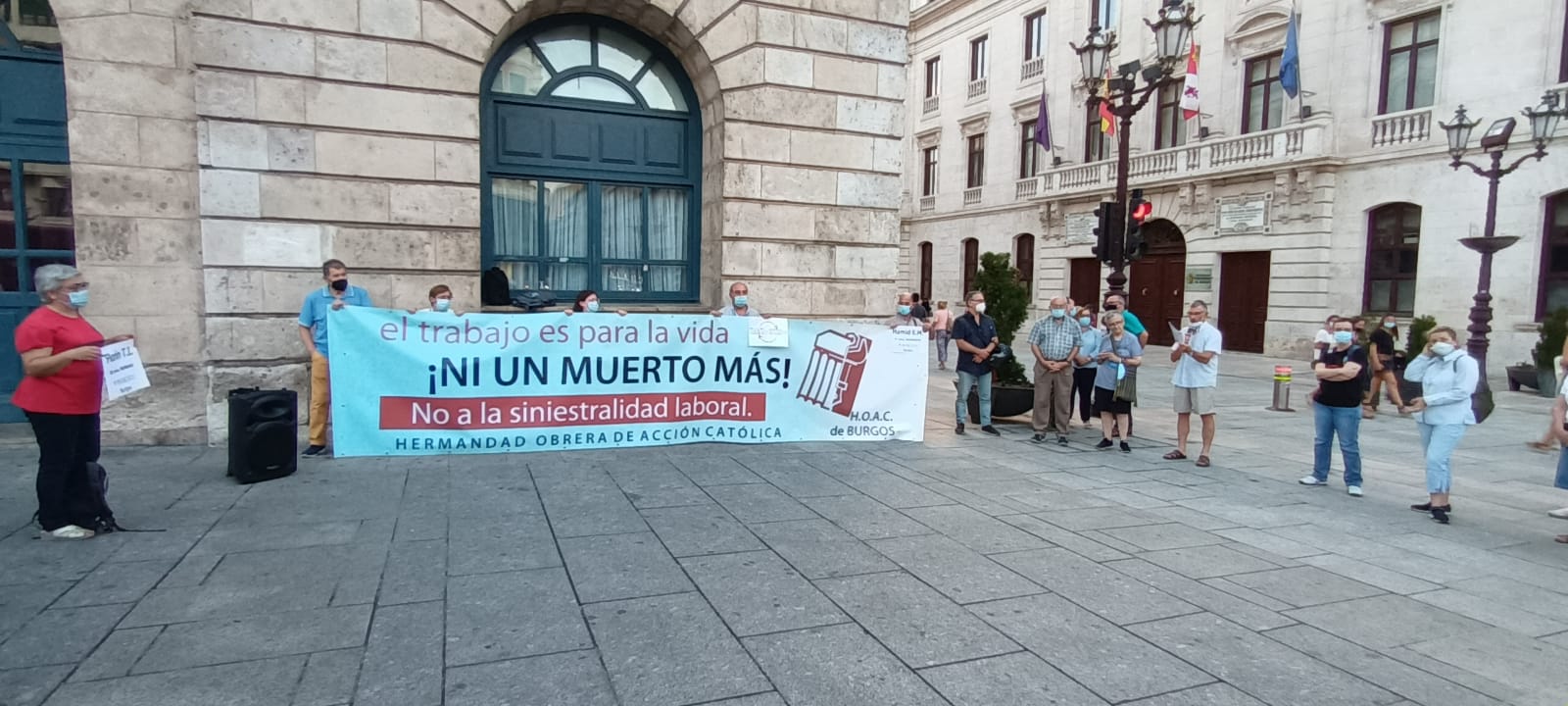 Concentración en Burgos en recuerdo de los trabajadores muertos en accidente laboral