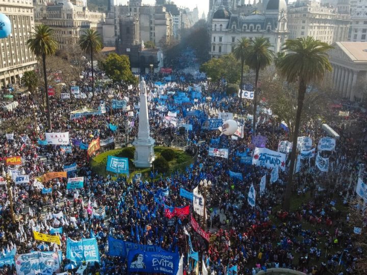 Los trabajadores argentinos más humildes y sin derechos reclaman trabajo digno y salario universal