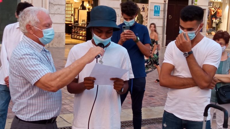 El Círculo de Silencio de Málaga denuncia las situaciones de exclusión social de jóvenes extutelados