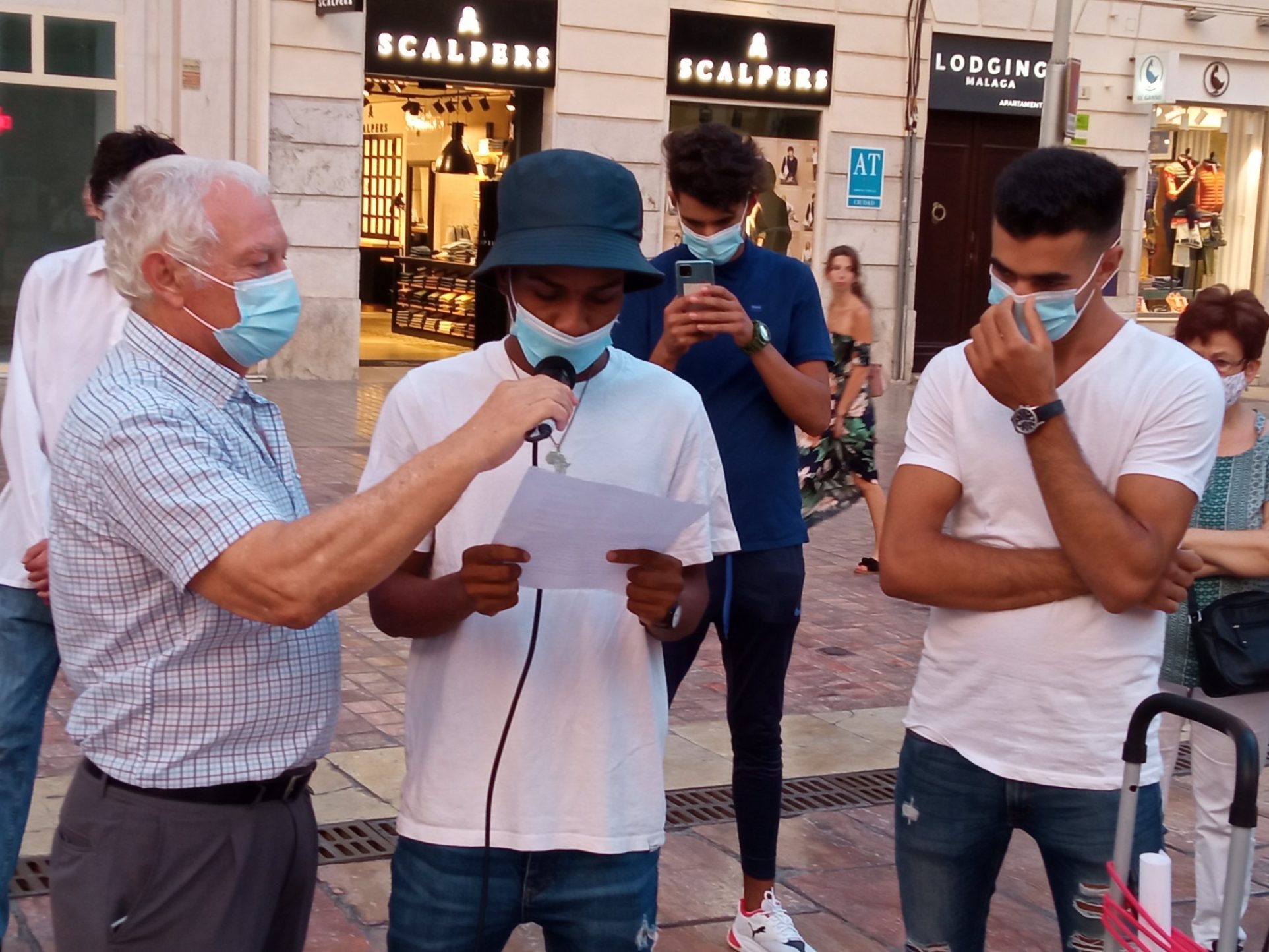 El Círculo de Silencio de Málaga denuncia las situaciones de exclusión social de jóvenes extutelados