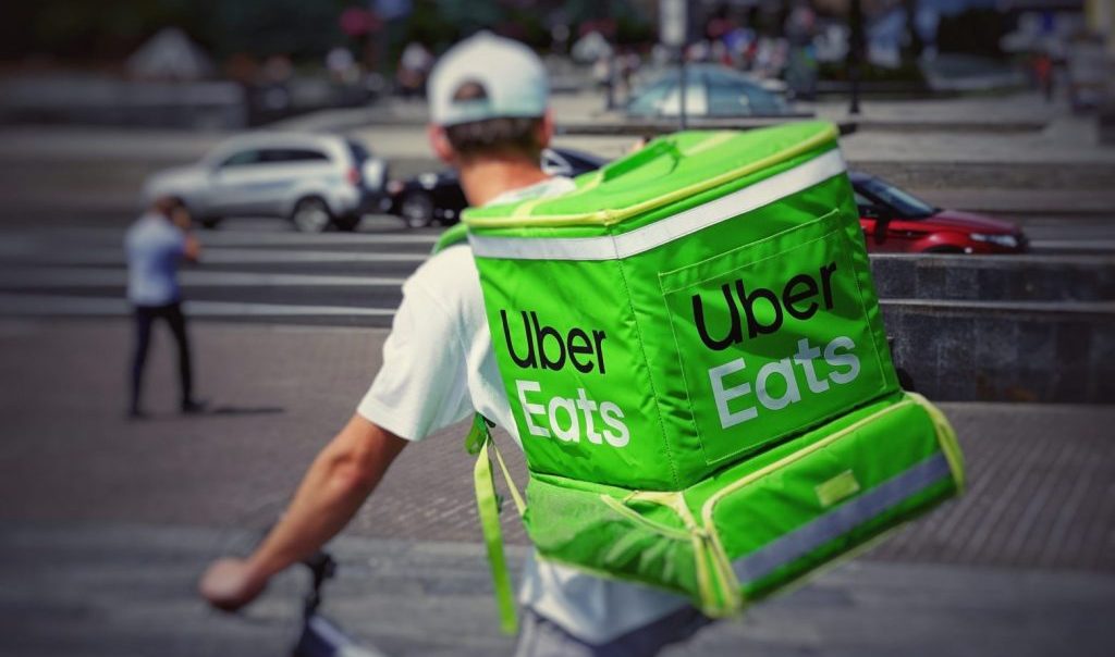 Uber Eats demandada por el despido de más de 3000 trabajadores y trabajadoras
