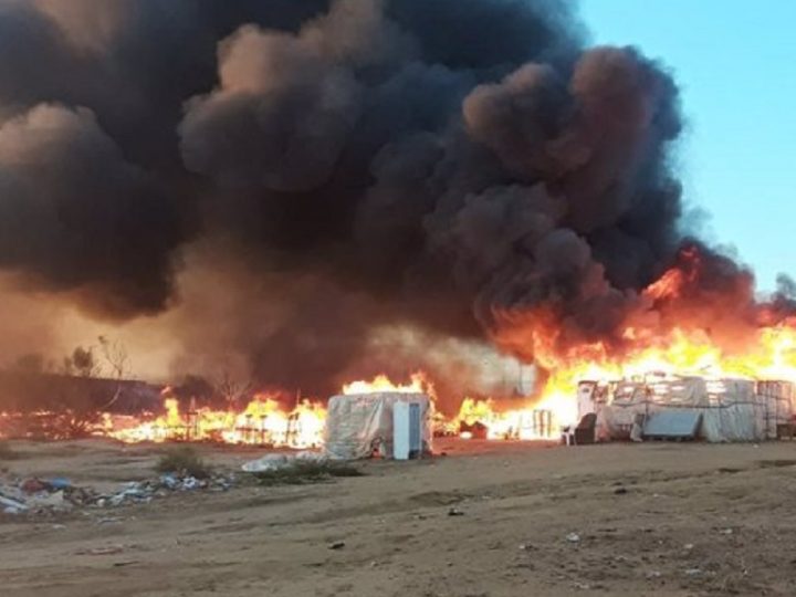Denuncian la dejación de funciones de las Administraciones tras el último incendio en un asentamiento de Lepe