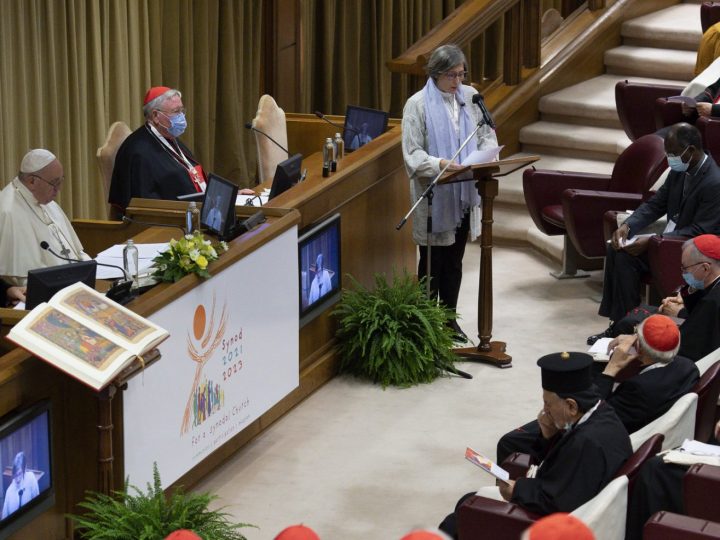 El Papa pide a la Iglesia salir al encuentro de la realidad en la apertura del Sínodo