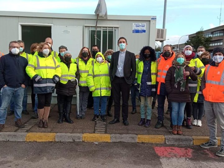 El obispo de Mondoñedo-Ferrol muestra su solidaridad con la lucha de los trabajadores de Alcoa