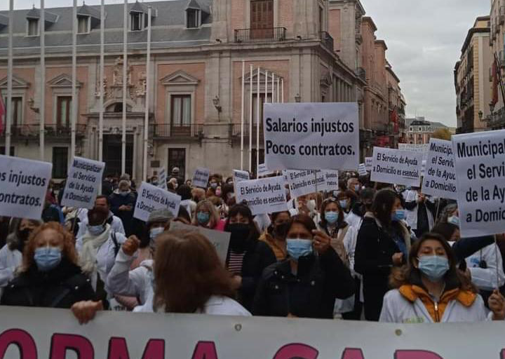 Trabajadoras del Servicio de Ayuda a Domicilio se manifiestan en Madrid por la mejora de sus condiciones de trabajo