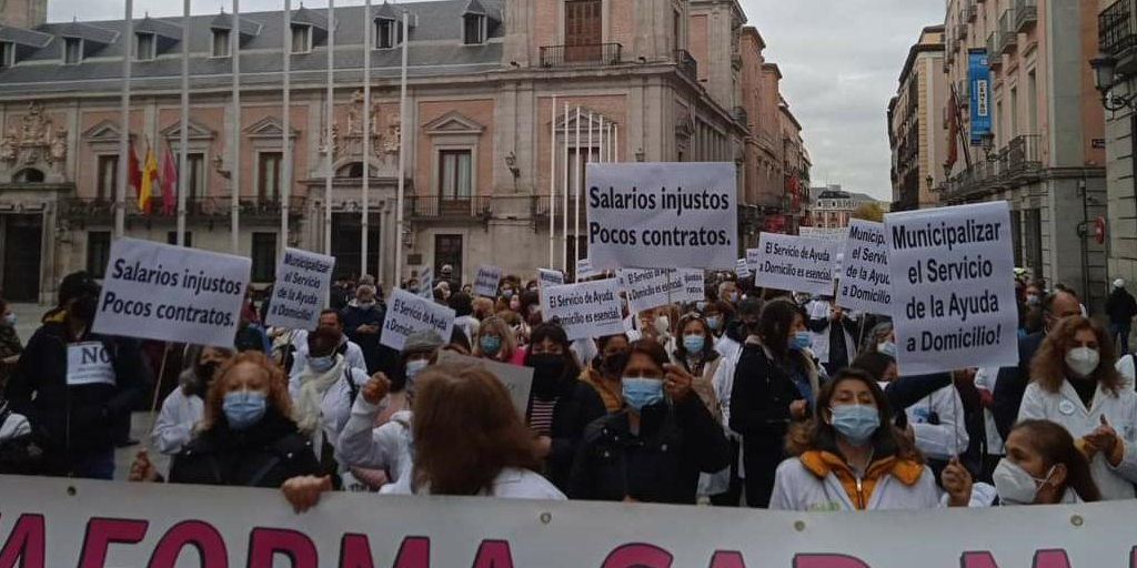 Trabajadoras del Servicio de Ayuda a Domicilio se manifiestan en Madrid por la mejora de sus condiciones de trabajo