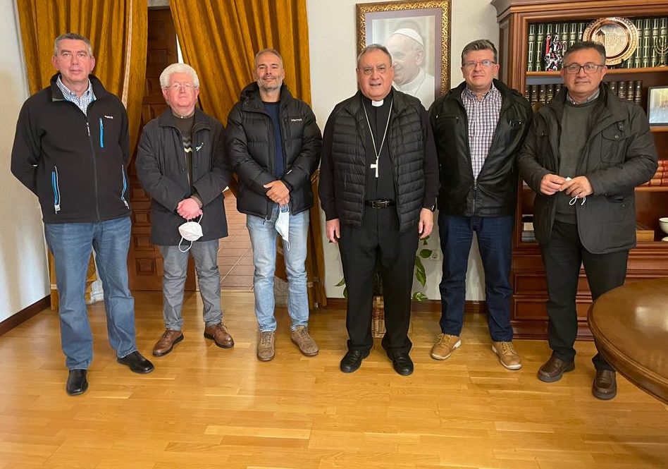 El obispo Gil Tamayo y líderes sindicales dialogan sobre la situación socioeconómica de Ávila