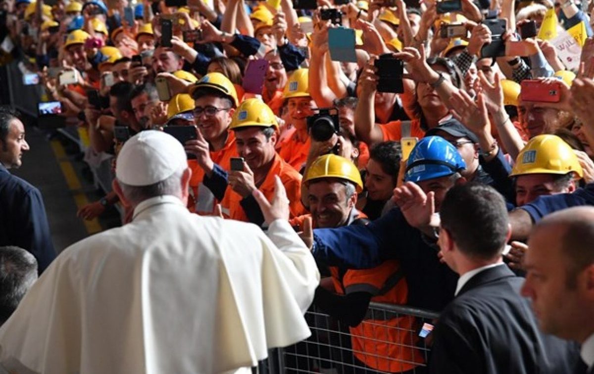 El papa Francisco hace un llamamiento a garantizar condiciones laborales seguras y dignas