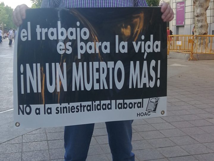 Concentración por los dos trabajadores muertos en Madrid