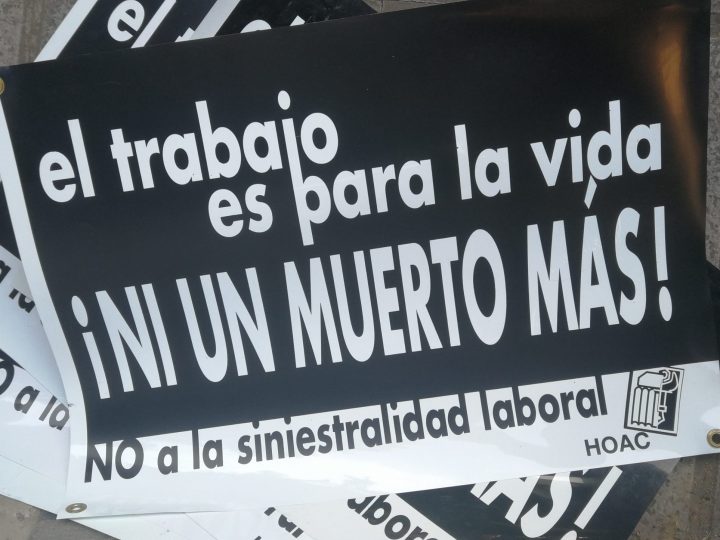 Gesto público contra la siniestralidad laboral en Bilbao