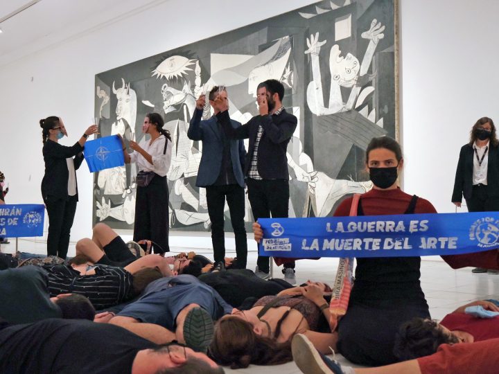 Contra la OTAN delante del Guernica