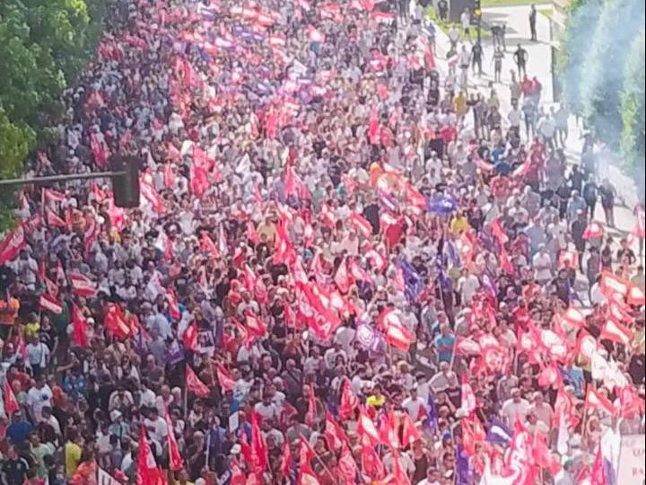 Miles de trabajadores del metal vuelven a manifestarse en Santander por un convenio colectivo “digno”
