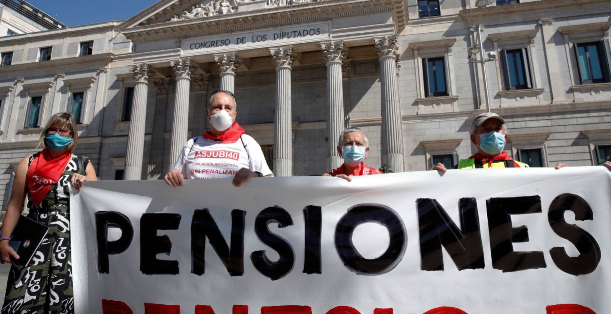 Concentración ante el Congreso en protesta por el proyecto de ley de planes de pensiones de empleo
