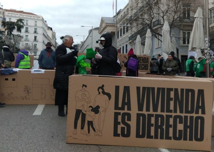 El movimiento por el derecho a la vivienda critica al PSOE por presentar una “ley de paja”