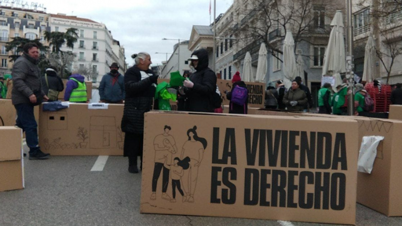 El movimiento por el derecho a la vivienda critica al PSOE por presentar una “ley de paja”