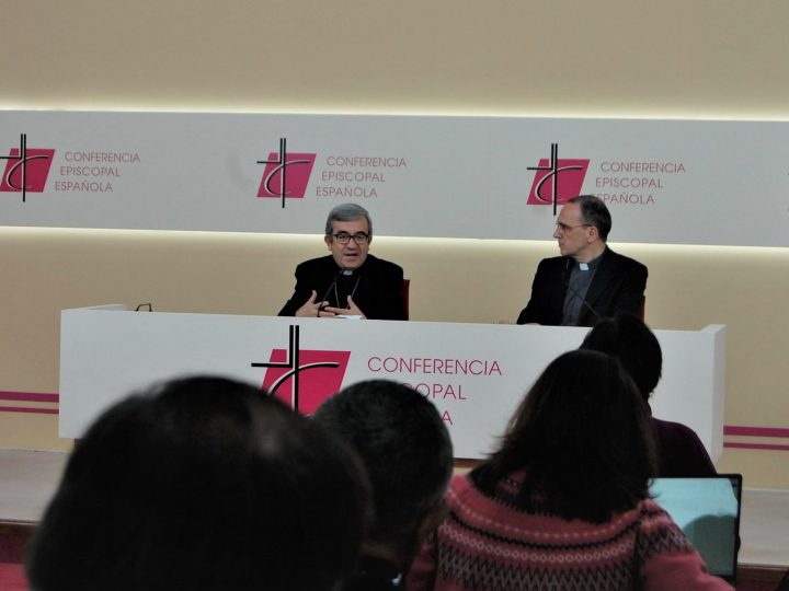 La Iglesia española estimula el debate sobre los cambios sociales