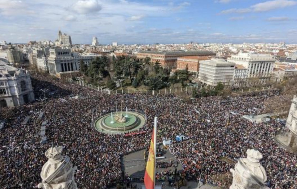 Cientos de miles de personas defienden la sanidad pública en Madrid y en Santiago
