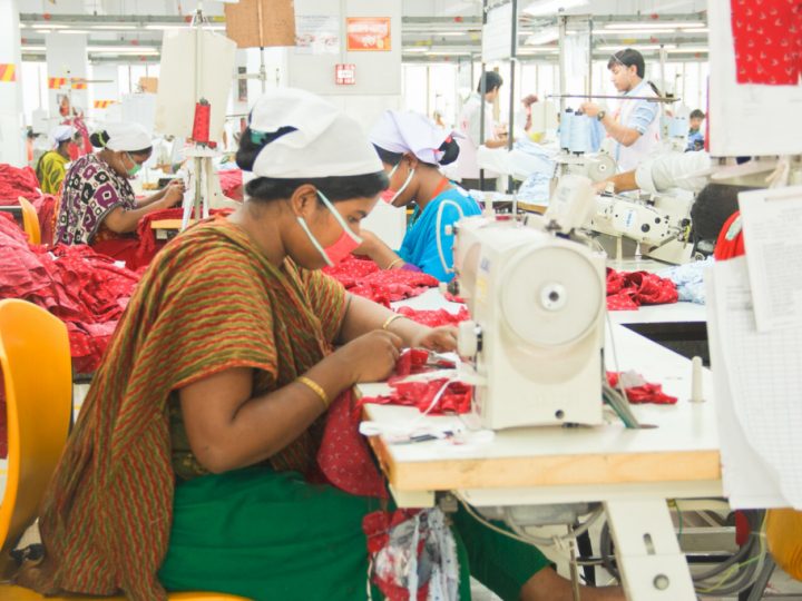 33 marcas de moda se comprometen con la protección de las trabajadoras en Pakistán