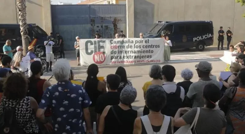 “CIEs NO” de Valencia denuncia el “encierro ilegal” durante un mes de un joven extutelado