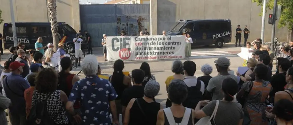 “CIEs NO” de Valencia denuncia el “encierro ilegal” durante un mes de un joven extutelado