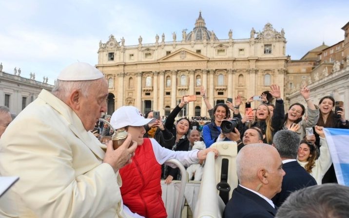 El papa Francisco invita a renacer la esperanza en la cruz de Jesús