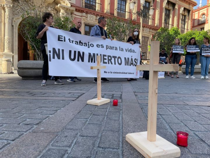 Cruz por Faustino, primera víctima de la siniestralidad laboral este año en Sevilla