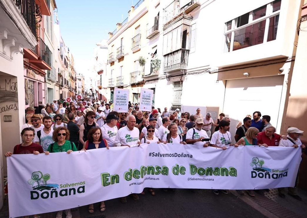 Miles de personas reclaman la paralización de la proposición de ley sobre los regadíos de Doñana