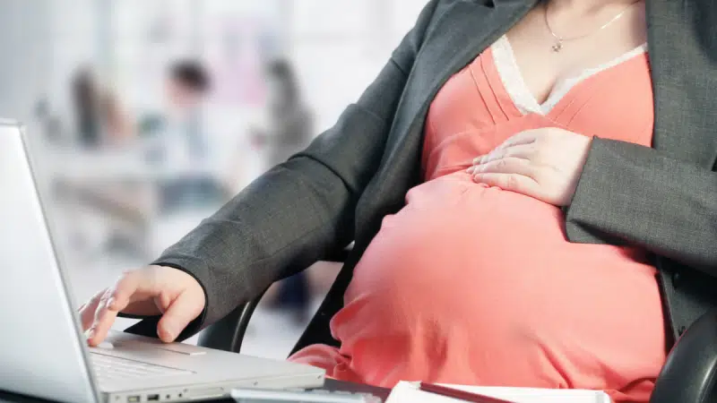 Derechos reproductivos de la mujer trabajadora: embarazo y maternidad