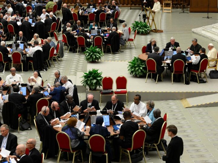 Los temas de las primeras sesiones del sínodo son las mujeres, los pobres y los migrantes