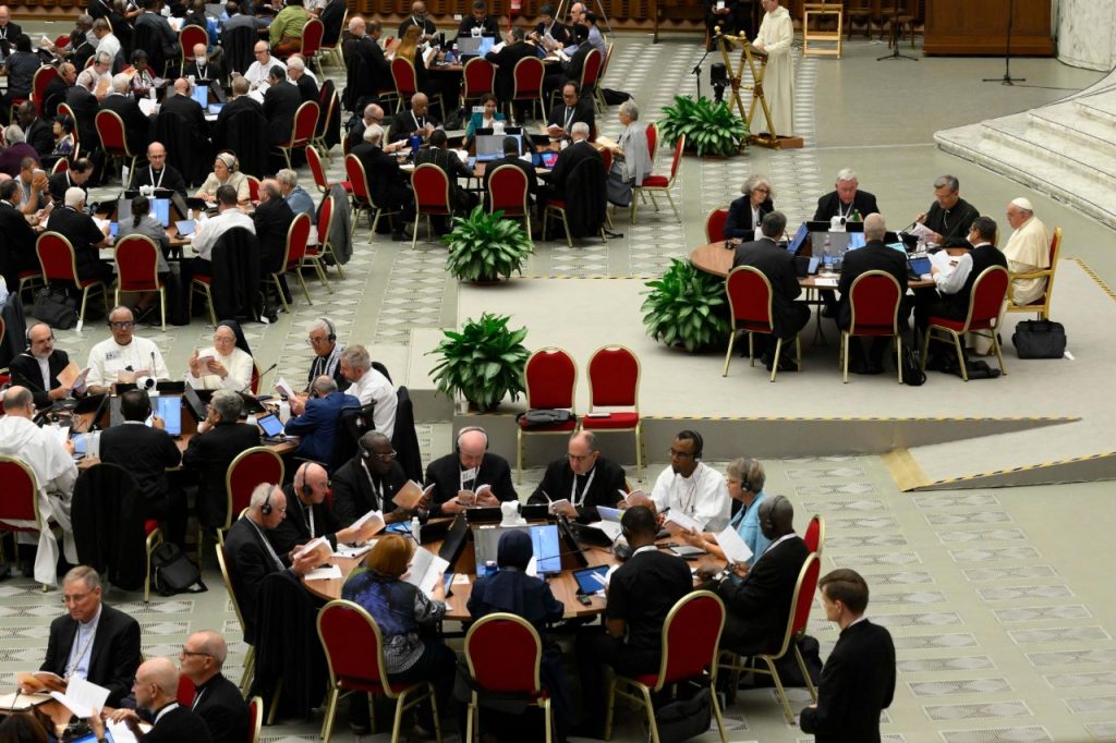 Los temas de las primeras sesiones del sínodo son las mujeres, los pobres y los migrantes