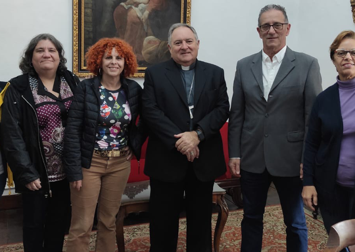 El obispo de Canarias se reúne con los sindicatos para hablar de precariedad y migraciones