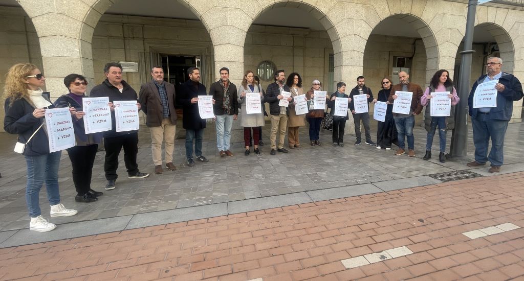 Trabajadores cristianos de Huelva participan en la Marea Blanca por la defensa de la sanidad pública